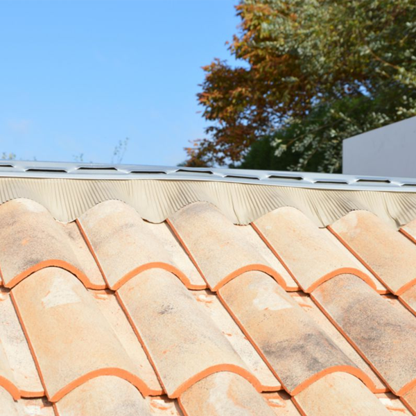 Closoir rigide Lahe-Pro avec bavette en plomb Sable vieilli et coque en acier galvanisé - 140 MM x 2 M