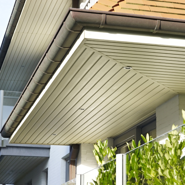 Planche de rive PVC équerre à clouer - Blanc  - 4,0 m x 200,00 MM - ép. 9 mm