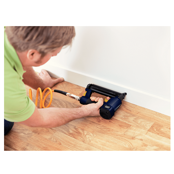 Agrafe étroite n°606 Rapid pour matériau dur - acier galvanisé - longueur 25 mm - boîte de 3600