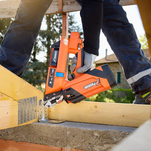 Cloueur autonome 2en1 Spit Paslode Combi Xi - bois sur bois et connecteurs métalliques - en coffret avec batterie et chargeur + 2 packs de clous