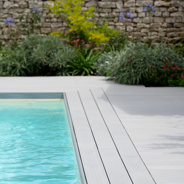 Lame de terrasse en bois composite Atmosphère finition brossée - Silvadec - 138 MM x 23,00 MM - longueur 4,00 M - Gris Bélem