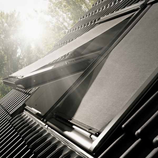 Store extérieur pare-soleil Velux MHL pour fenêtre de toit - Gris foncé RAL 5060 - Largeur 94,0 cm