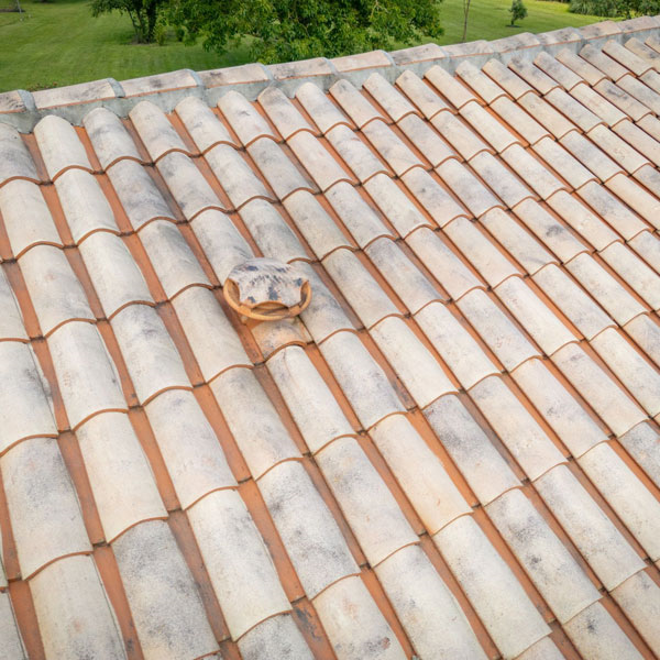 Tuile Canal Horizon Terreal en terre cuite - emboîtement double canal - Reflets Languedoc