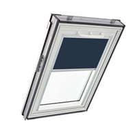 Store occultant pour fenêtre de toit Roto Q - ZRV Qx - 134 CM x 98 CM - Glissière blanche - tissu V22 - bleu nuit