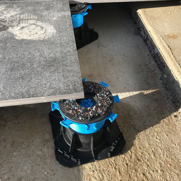 Plot pour terrasse en dalles Cleman Jouplast - hauteur réglable de 28 à 40 MM