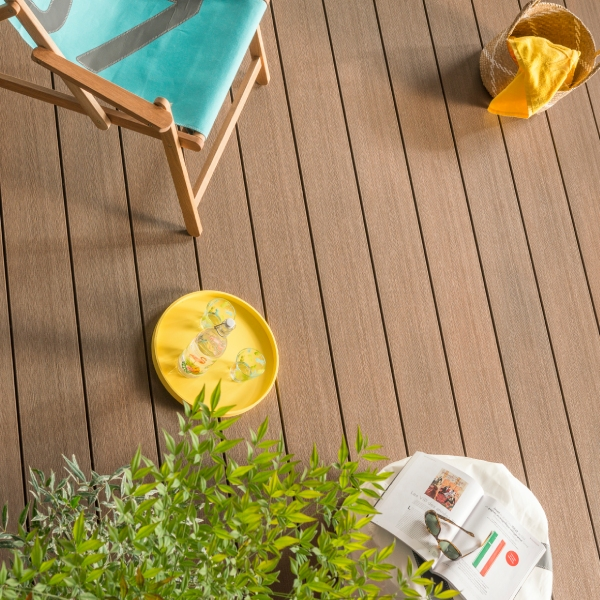 Lame de terrasse en bois composite Atmosphère finition brossée - Silvadec - 138,0 mm x 23,00 mm - Longueur 4,00 m - Brun Rio