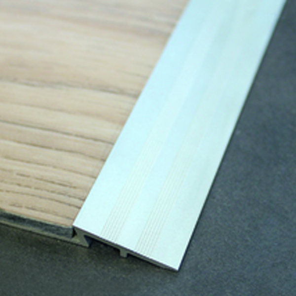 Mini rampe percée pour sols LVT - Alu incolore - hauteur 5 mm longueur 2.70 m
