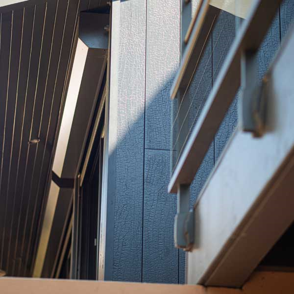 Bardage bois brûlé pour murs intérieurs et extérieurs - 186 MM x 20,00 MM - 4,15 M - Ignite effet écaille de dragon