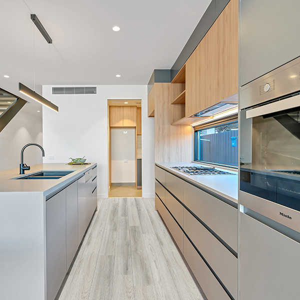 Lame vinyle à clipser pour sol intérieur - Clip 30 Edilis - Trek - 18.3 CM x 122 CM - ép.4 MM