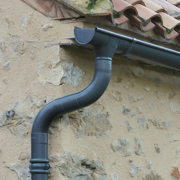 Collier rond à embase 7/150 Rheinzink finition Granum Basalte pour tuyau de descente de gouttière de 80 mm