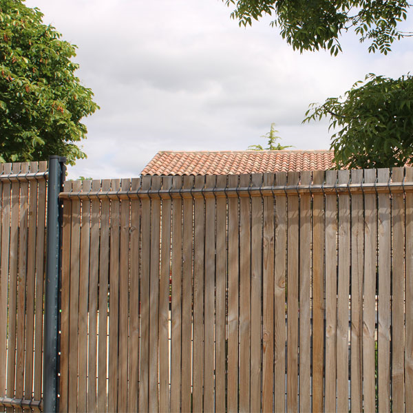 Lame occultante pour grillage rigide - Pin traité classe 3 - 8 x 48 mm - Hauteur 1,53 M