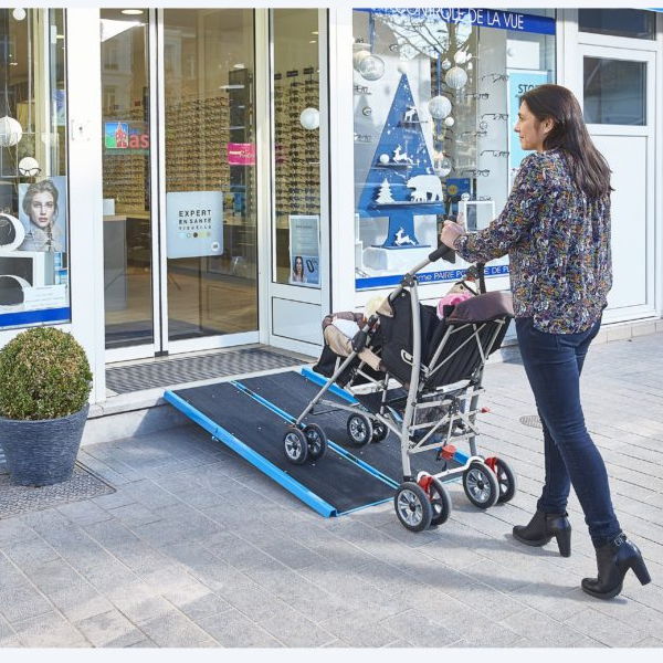 Rampe d'accès pliable en aluminium Mottez A380C13 avec carillon et panneau - longueur 136 cm - 450 kg max