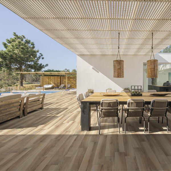 Carrelage antidérapant effet parquet en grès cérame rectifié - New Derby GRIP - 120,0 CM x 20,0 CM - ép. 9,50 MM - Rovere