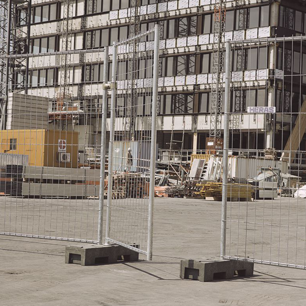 Portillon grillagé pour clôture mobile de chantier - Heras - Acier galvanisé - Hauteur 2M