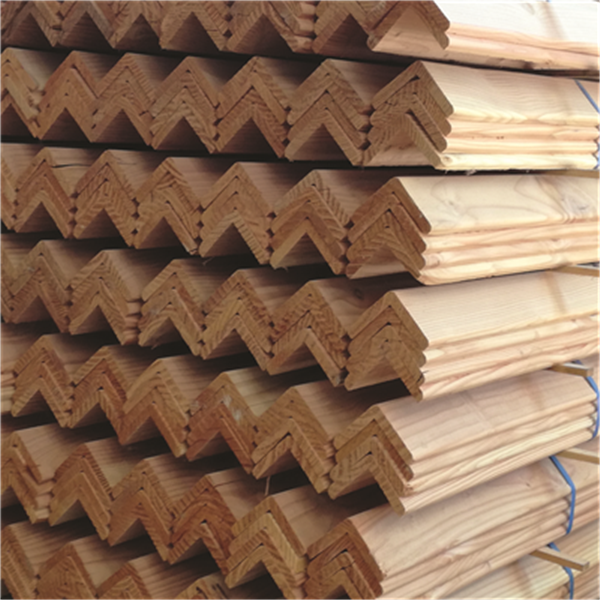 Cornière en Sapin du Nord Traité Classe 3 Vert - 6,8 CMx6.8 CM - L.3,00 M