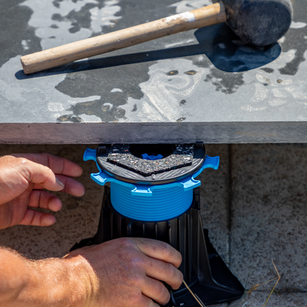 Plot pour terrasse en dalles Cleman Jouplast - hauteur réglable de 28 à 40 MM