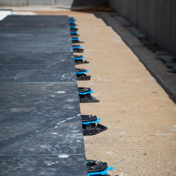 Plot pour terrasse en dalles Cleman Jouplast - hauteur réglable de 28 à 40 MM