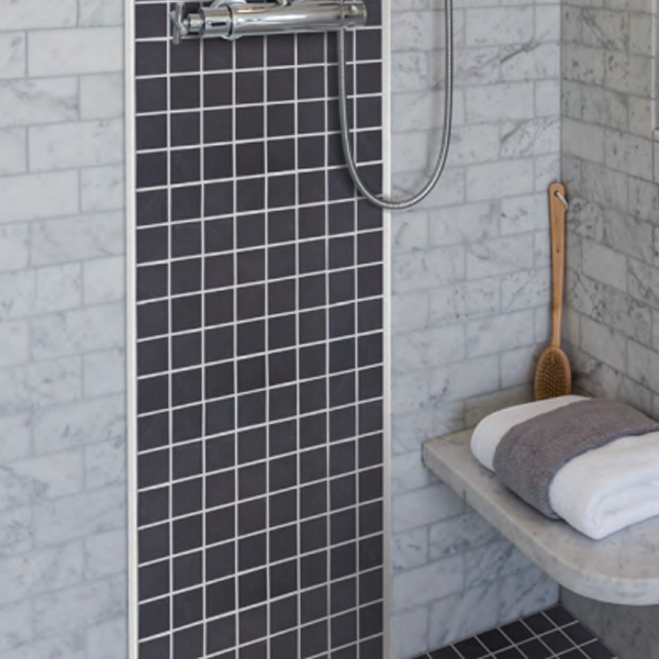 Carrelage mosaïque 4,8 x 4,8 cm pour salle de bain sur filet de 30,3 CM x 30,3 CM - ép. 6,00 MM - Noir