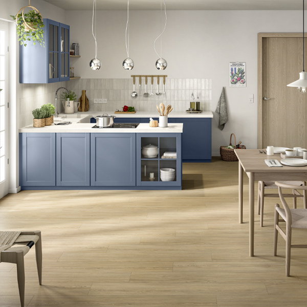 Parquet stratifié NatureSense Aqua Classic 8/32 - 4 chanfreins avec système Aqua CLIC it! 24h - 193 MM x 8,00 MM x 1292,0 MM - Chêne Casella Naturel