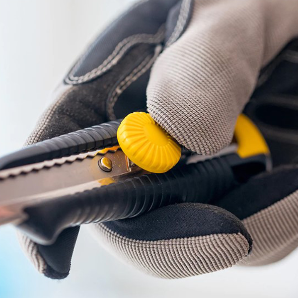 Cutter à lame sécable avec molette de blocage - Stanley - Fourni avec 1 lame largeur 28 mm