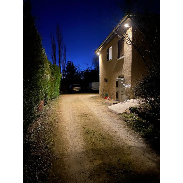 Projecteur solaire PAD 22W extra plat télécommandé - 3000°K - 1370 Lumens
