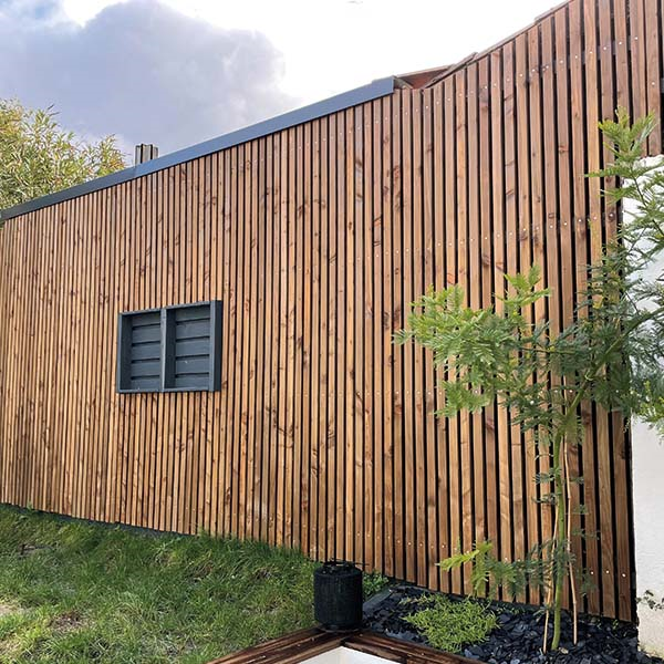 Bardage extérieur en Douglas aspect faux claire-voie - Traité Classe 3 vert - Biezo - 72 x 26 mm - Longueur 3,00 M