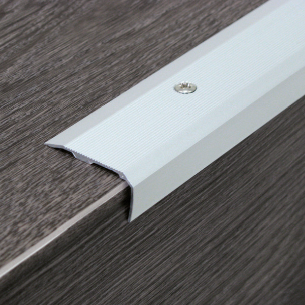 Nez de marche strié à visser Dinac 6V en aluminium - 36 MM x 18,0 MM - longueur 3,00 M