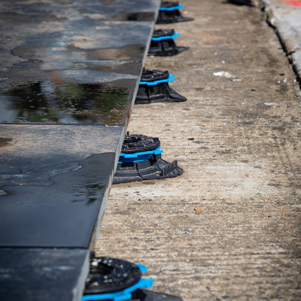Plot pour terrasse en dalles Cleman Jouplast - hauteur réglable de 28 à 40 MM