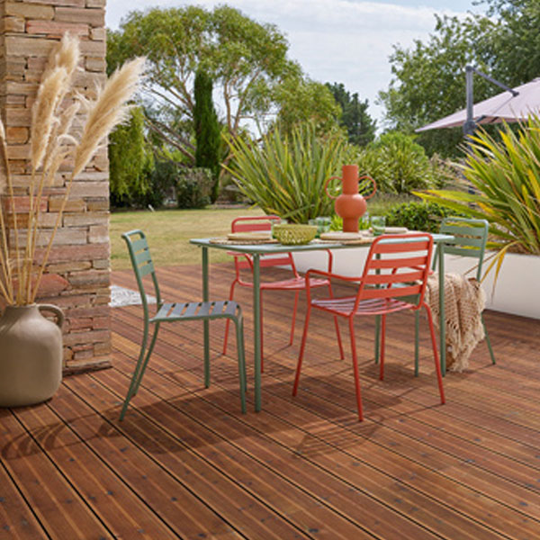 Lame de terrasse rainurée en Pin rouge du Nord traité Classe 4 Marron - 27,00 mm x 145 mm - Longueur 4,20 m
