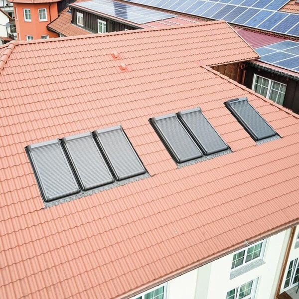 Volet roulant solaire pour fenêtre de toit Roto à commande radio - ZRO RT2 SF - 114,00 cm x 118,00 cm
