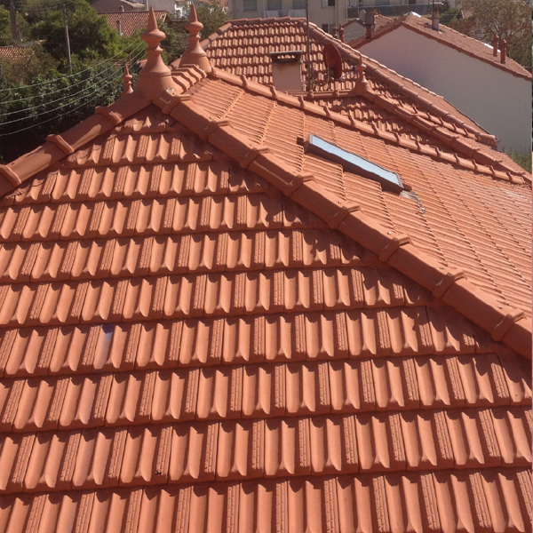 Tuile en terre cuite à emboîtement grand moule faiblement galbée - Marseille Poudenx - Rouge