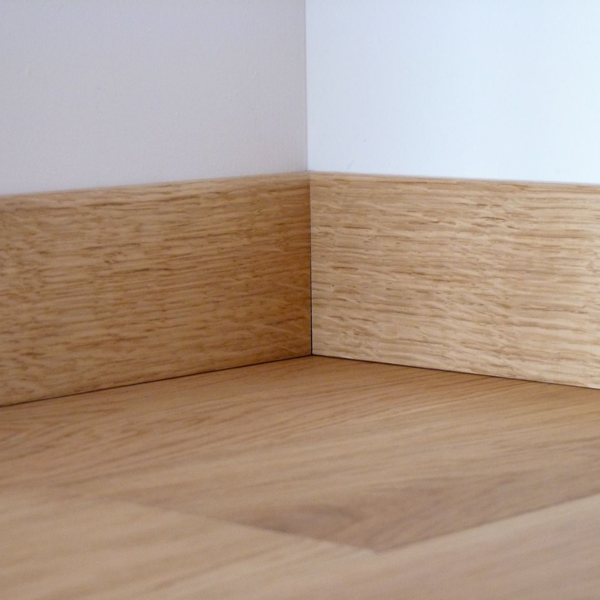Plinthe plaquée vernie Panaget pour parquet Chêne Topaze - format carré - 80,0 MM x 14,00 MM long. 2200,0 MM
