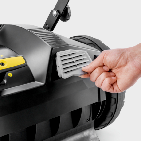 Balayeuse autotractée Karcher KM 70/20 C - avec balai latéral et filtre à poussières fines