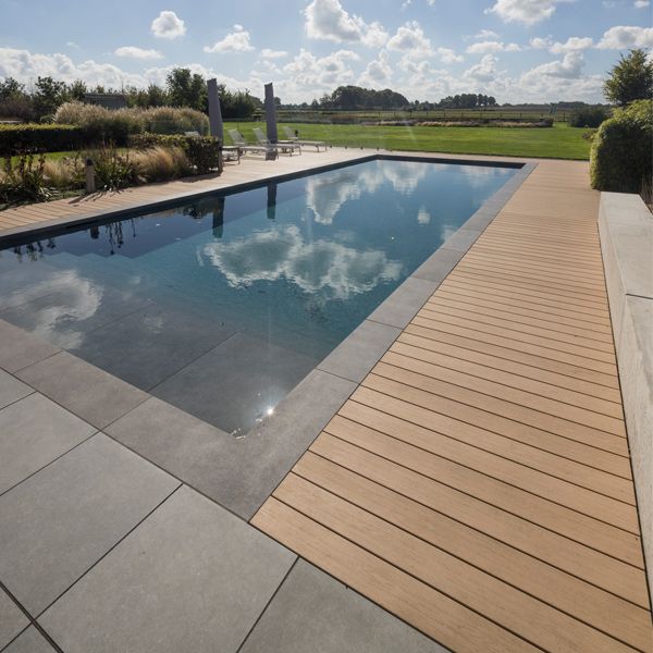 Lame de terrasse en bois composite Élégance finition structurée - Silvadec - 180 MM x 23,00 MM - longueur 4,00 M - Brun Colorado