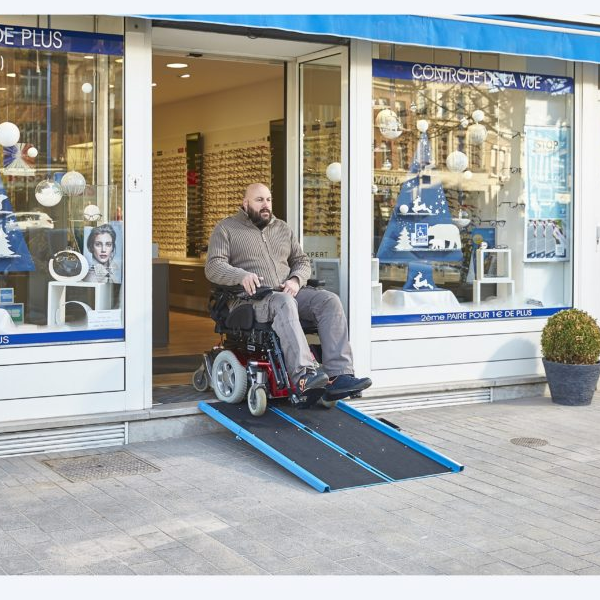 Rampe d'accès pliable en aluminium Mottez A380C13 avec carillon et panneau - longueur 136 cm - 450 kg max