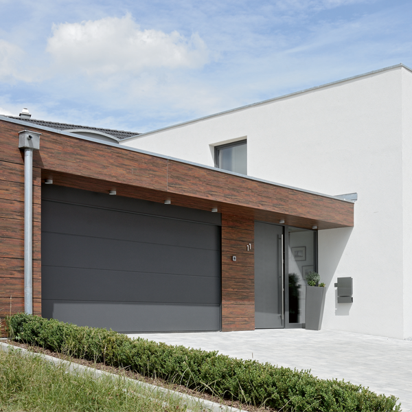 Porte de garage sectionnelle motorisée EuroMatic Tubauto - Largeur 5000 MM - Hauteur 2125,00 MM - Lisse Planar rainures L - Anthracite RAL 7016