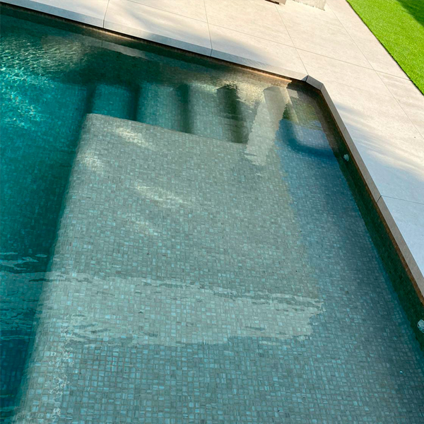 Mosaïque en émaux de verre antidérapants Zen - carreau de 2,5 x 2,5 cm - trame de 49,5 x 31,2 cm - Creamstone