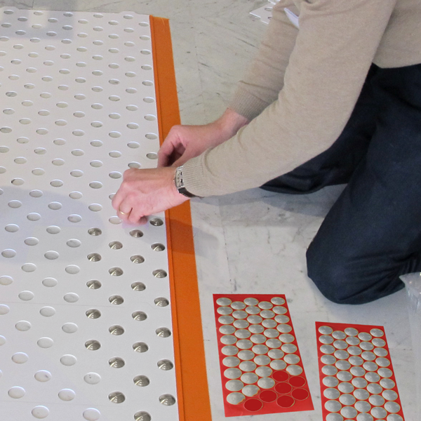 Gabarit de pose Dinac pour plot podotactile Dinaplot - 420 MM x 225 MM