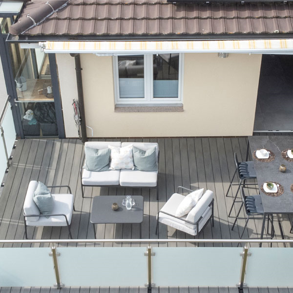 Lame de terrasse en bois composite Atmosphère finition brossée - Silvadec - 138,0 mm x 23,00 mm - Longueur 4,00 m - Gris Cayenne