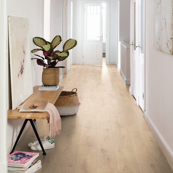 Parquet stratifié NatureSense Aqua Classic 8/32 - 4 chanfreins avec système Aqua CLIC it! 24h - 193 MM x 8,00 MM x 1292,0 MM - Chêne Florence Clair