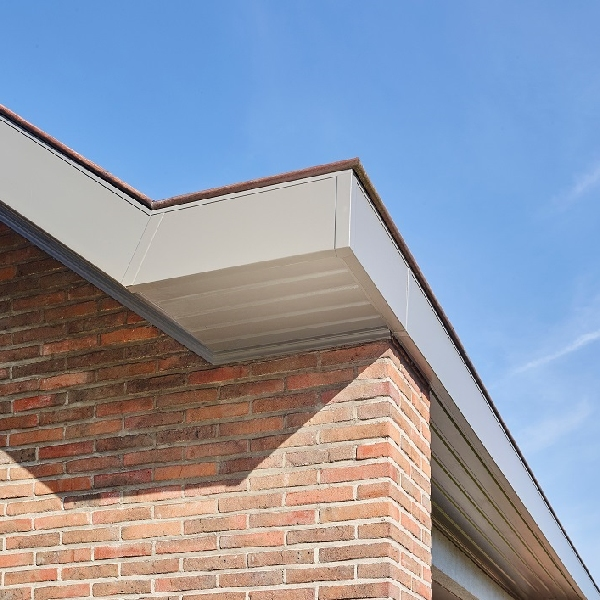 Planche de rive PVC équerre à clouer - Blanc  - 4,0 m x 200,00 MM - ép. 9 mm