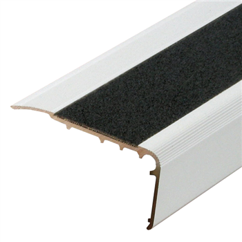 Nez de marche à visser Dinac 2CBIS en alu anodisé naturel  avec bande carbo - 67 MM x 32,0 MM - long. 3,00 M