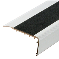 Nez de marche à visser Dinac 2CBIS en alu anodisé naturel  avec bande carbo - 67 MM x 32,0 MM - long. 3,00 M