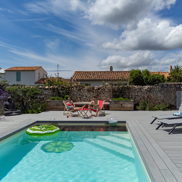 Lame de terrasse en bois composite Atmosphère finition brossée - Silvadec - 138 MM x 23,00 MM - longueur 4,00 M - Gris Bélem