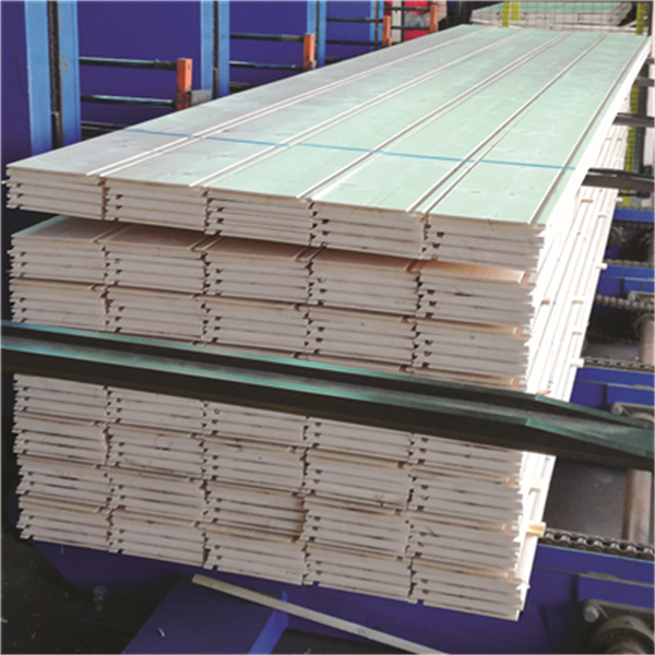 Planche de rive Doucine en sapin du nord blanc traité classe 3 vert - 36x245 mm 4.80 mlElos