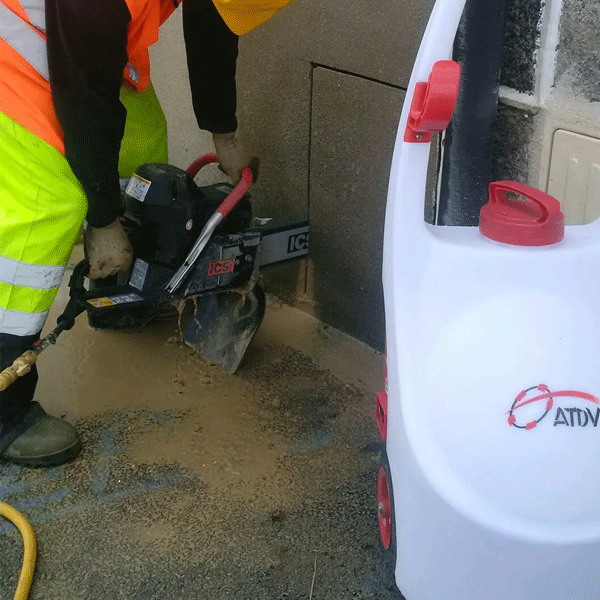 Réservoir à eau autonome 40 litres pour travaux de carottage et de découpe - KARTAO-40 ATDV - avec 1 batterie 18V et chargeur