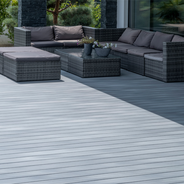 Lame de terrasse en bois composite Atmosphère finition brossée - Silvadec - 138 MM x 23,00 MM - longueur 4,00 M - Gris Ushuaïa