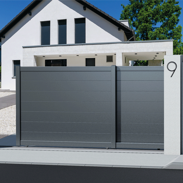 Portail Alu sur mesure Léonis CT 128 - Battant ou coulissant et motorisable - Plein avec remplissage horizontal