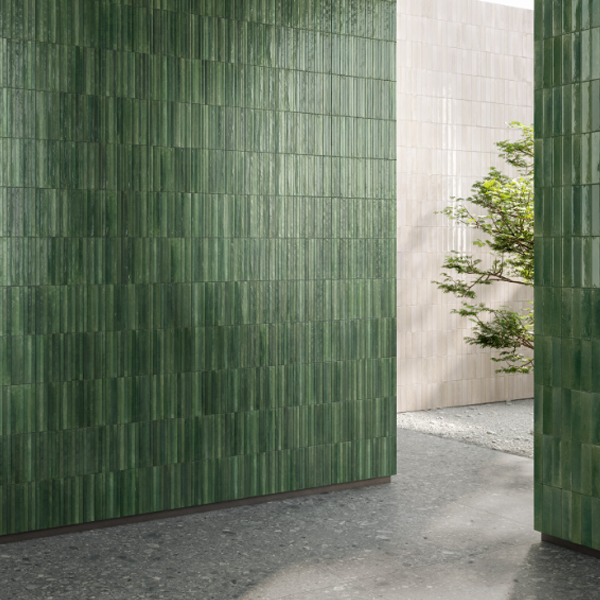 Faïence brillante effet zellige - Look Glossy Yubi 3D - 24,0 CM x 6,0 CM - ép. 13,50 MM - Verde