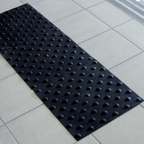 Dalle podotactile adhésive pour sol intérieur - Dinalert Dinac - 450 MM x 412 MM - Noir